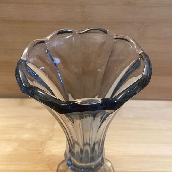 Vintage Glass Fostoria Virginia Light Blue Scalloped Edge Flower Floral Vase - Picture 6 of 11